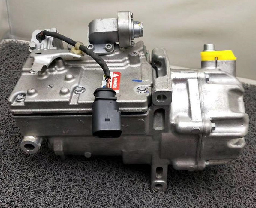 Audi Q7 2013 A6 / A8 Hybrid Electric AC Compressor OEM 504220027 5
